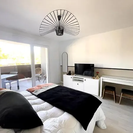 108 2 Personnes Tennis Apartment